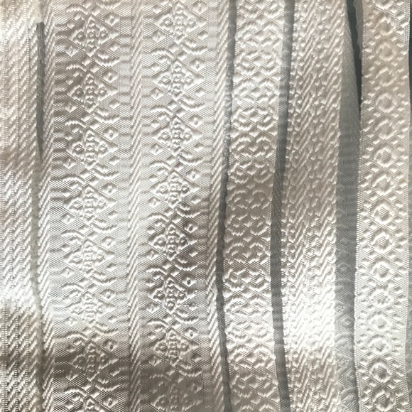 ❗️2/$10 romeo & juliet couture white crop top - Picture 3 of 3